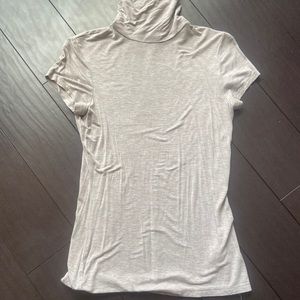 H&M women’s stretchy short sleeved tan turtleneck size Small EUC
